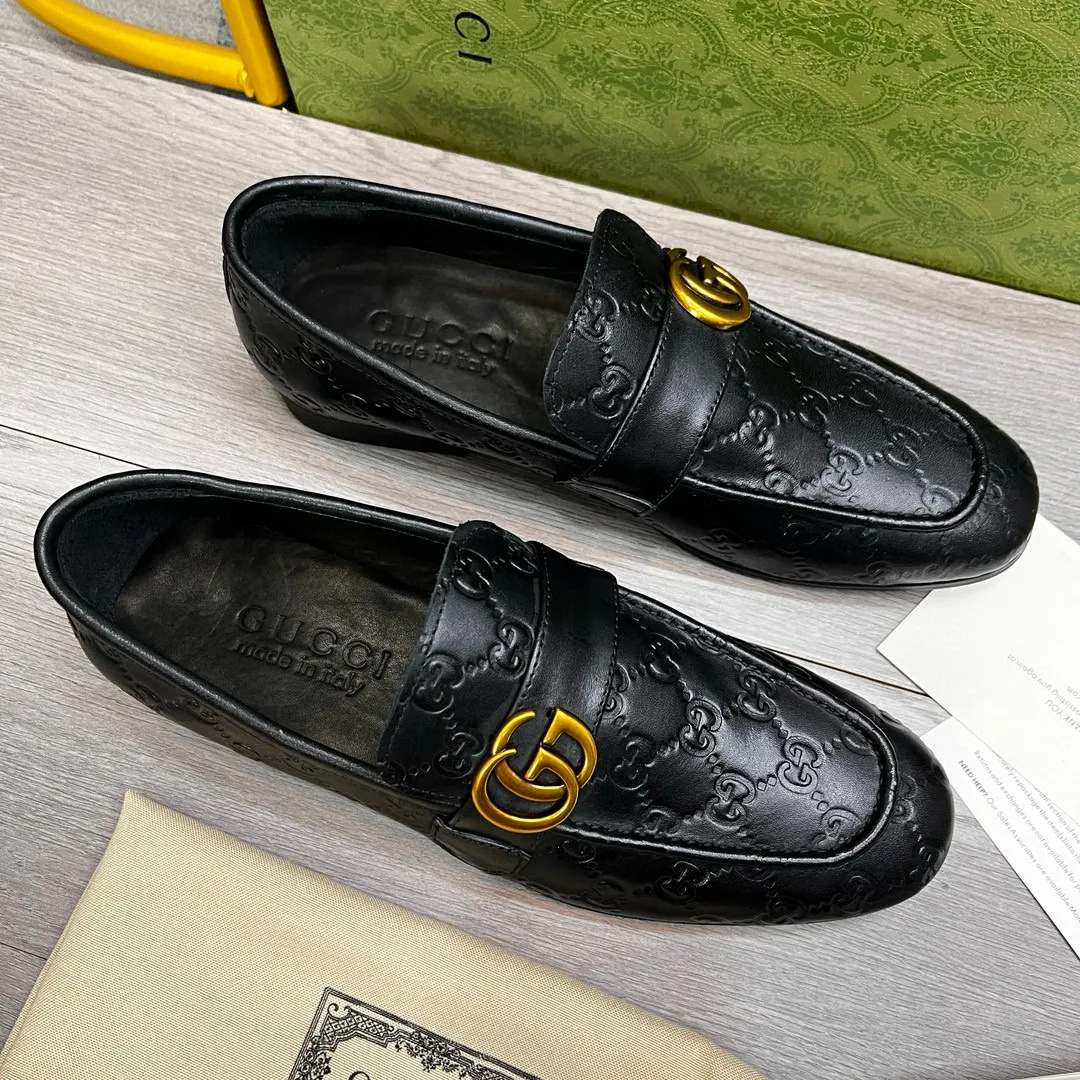Ex-factory price: 480💰-(Gucci) men’s loafers! Genuine molded horsebit, a classic must-have for your shoe cabinet! The feet are particularly delicate! This Gucci original version is a set last, and we are consistent with the counter! Therefore, it is more comfortable in terms of last shape and comfort! Take it to the counter and compare at will! Good shoes are more than just what they make! But grasp the essence from the inside out! Material: Imported first-layer cowhide! Genuine leather outsole imported from Italy, size: 39-44 (38/45 customized, non-refundable)